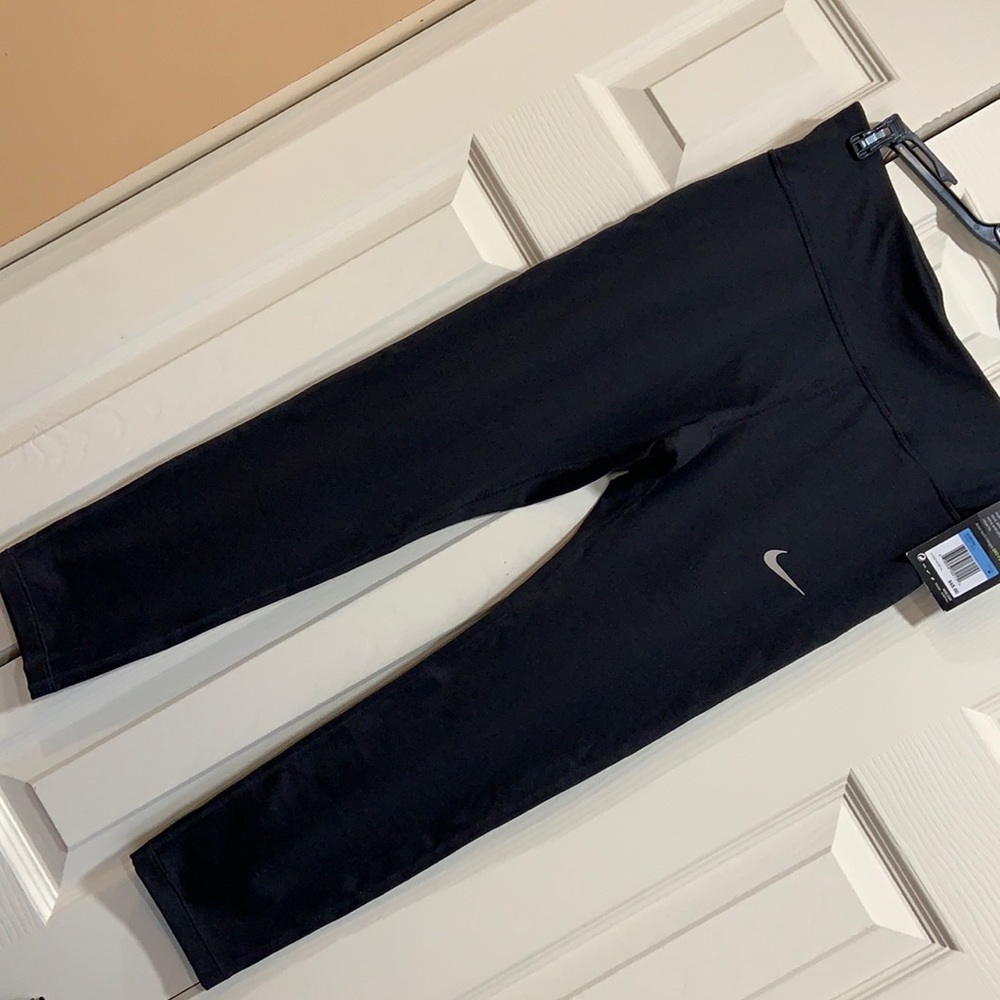 NWT Nike dry fit Capri length yoga pants medium